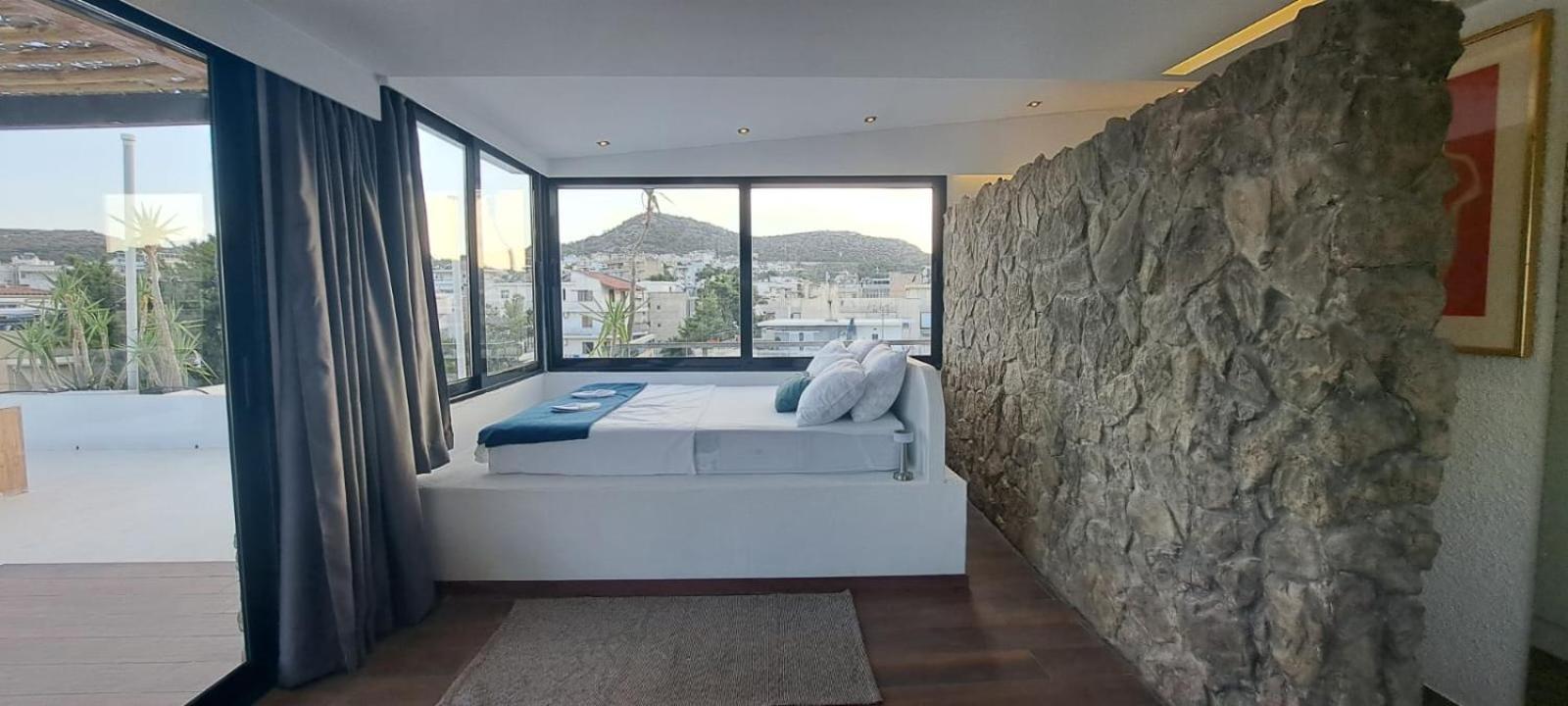 Luxury Penthouse Apartment *